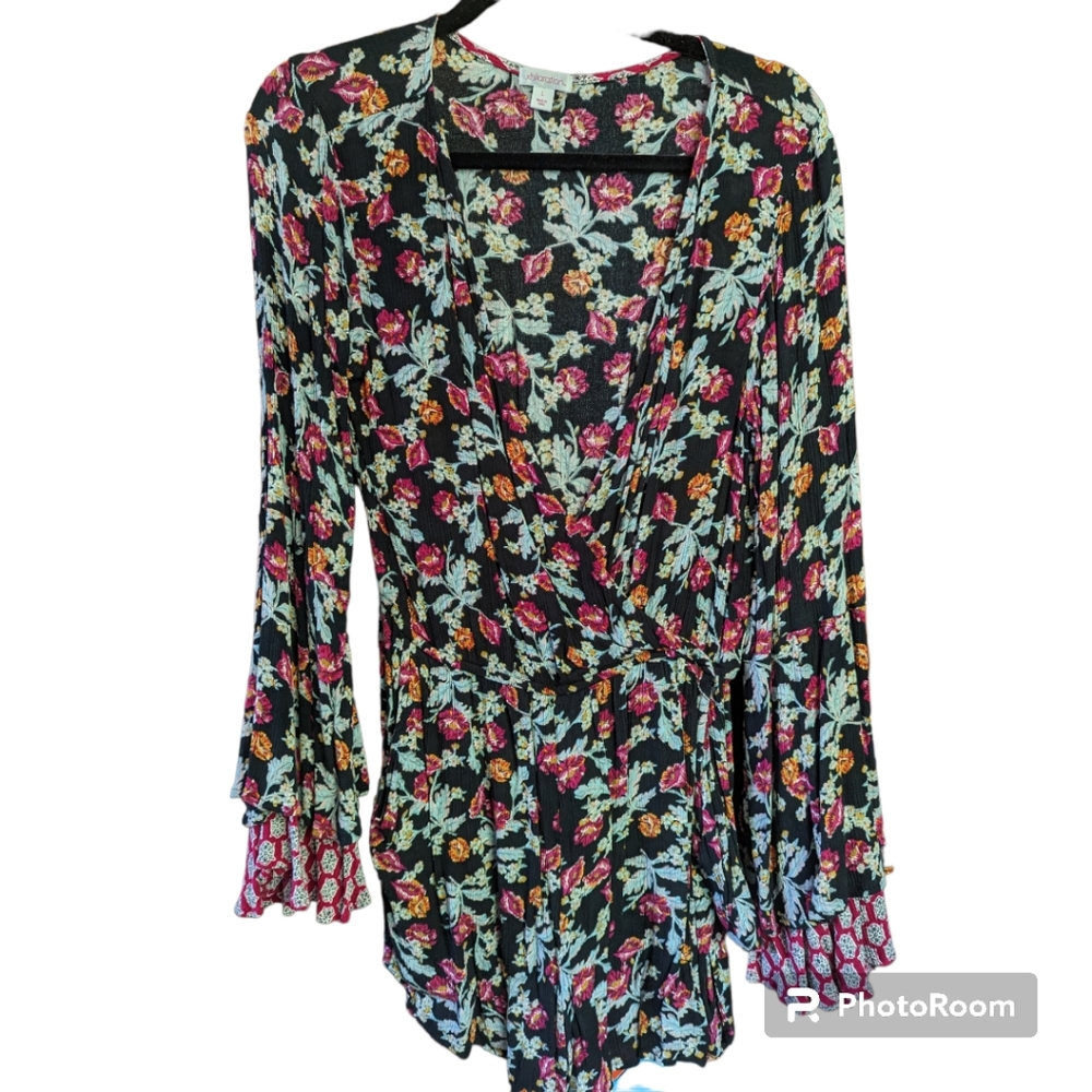 Xhilaration Bell Sleeve, Multicolored Romper Size Large